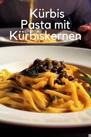 Pasta Alla Zucca Oder Kurbis Auf Italienisch Mit Gebratenem Salbei Herzenskochin Rezept Italienische Gerichte Lebensmittel Essen Rezepte