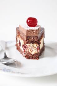 Foret Noire Revisitee Cerises Amarena Chocolat Vanille Recette Olivia Patisse Foret Noire Revisitee Foret Noire Idee Patisserie