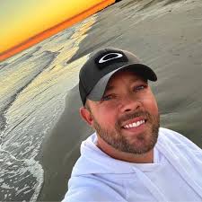 Dave, first of all I don't appreciate that... This is the last time I'm  talking to you in October, good luck!" 🤣 Dave Roberts had jokes for Derek  Jeter ahead of the