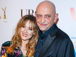 Tu stawiał swoje pierwsze aktorskie kroki, a wcześniej pracował w hucie, czy galerii sztuki współczesnej bwa. Janusz Chabior I Agata Watrobska Wzieli Slub Zobacz Zdjecia Z Ceremonii