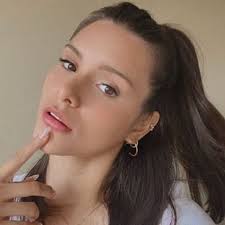 Alexandra Sifuentes's Instagram, Twitter & Facebook