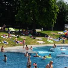 Schnell schlüpfte ich in meinen badeanzug, hüpfte unter die dusche und anschließend ins wasser. Hallenbad Fondli In Dietikon Mamilade Ausflugsziele