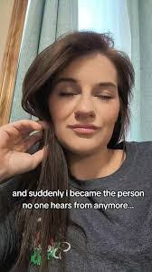 Elizabeth Deans's Instagram, Twitter & Facebook