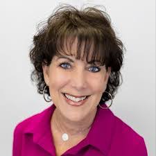 Kelly Roche's Instagram, Twitter & Facebook