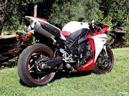 In this year, yamaha also released a limited edition version in original yamaha racing colors to celebrate its 50th anniversary. R1 Yamaha Custom