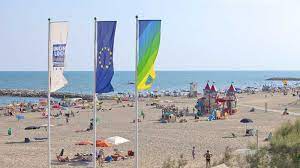 In 2012, lotus five star reopened the cinema with two digital halls. Privatstrand Union Lido