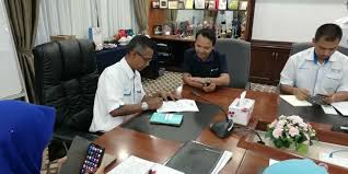 Bank rakyat indonesia (bri) adalah salah satu bank komersial terbesar di indonesia yang selalu mengutamakan kepuasan nasabah. Pahang Skills Development Centre Ar Twitter Majlis Tersebut Telah Disempurnakan Antara Pengarah Eksekutif Pahang Skills En Suris Bin Mihat Dan Penolong Pengurus Bank Rakyat Cawangan Indera Mahkota Encik Zulkarnain Bin Ibrahim Terima
