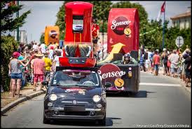 Cette année, 160 véhicules publicitaires la composent, 31 parmi les cadeaux distribués : Participer Au Tour De France C Est Partager Un Moment De Vie We Are Com Le Club Et Le Media De La Communication En Entreprise