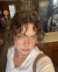 Chloe Bell 🖤🫧🧚🏻‍♀️💫✨ (@chloedownbell) • Instagram photos and videos