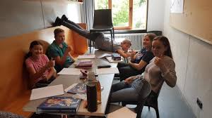 Schnell holte ich meine handtasche hervor und suchte nach der brieftasche. Englisch Camps Ammersee 2021 Mit Juvigo Ins Englischcamp Juvigo