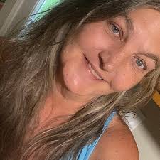 Deena Arnold's Instagram, Twitter & Facebook