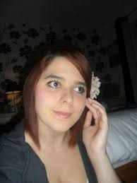 Hundreds pay tribute to girl killed