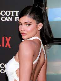Apr 28, 2020 · kylie jenner is finding all the good photo shoot spots in her new $36.5 million estate. Kylie Jenner Donates 1 Million To Help Fight Coronavirus Allure