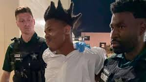 Un reportero de Florida muere a balazos mientras investigaba tiroteo. La  policía arresta a un sospechoso de 19 años