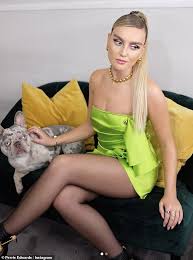 The little mix singer decided to . Perrie Edwards Puts On Leggy Display As She Dons Lime Green Dress For Cute Snap With Bulldog Travis Aktuelle Boulevard Nachrichten Und Fotogalerien Zu Stars Sternchen