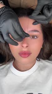 How Does Amanda Do Her Eyebrows