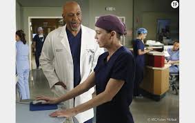 Meredith grey, fille d'un chirurgien très réputé, commence son internat de première année en médecine chirurgicale dans un hôpital de seattle. Grey S Anatomy Saison 11 Voir L Episode 23 En Streaming Vost Terrafemina