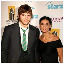 Cum obişnuia Ashton Kutcher să o facă de râs pe Demi Moore. În ce ipostaze  compromiţătoare o fotografia | adevarul.ro
