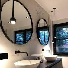grote ronde spiegel in badkamer ton scholten badkamerspiegel spiegel badkamer badkamer zwart