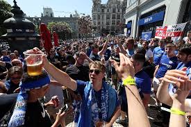 Chelsea and manchester city fans clashed with police on thursday night in porto before the champions league final on saturday. Man City Fans Clash With Police In Riot Gear As Crowds Of Supporters Booze Outside Bars In Porto Daily Mail Online