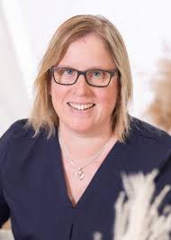 WIR ARBEITEN IN DER ZWERGENGRUPPE