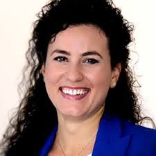 Iona Li's Instagram, Twitter & Facebook