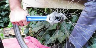 The locking ring will unthread from the freehub and the cassette will lift upward. 3 Simple Methods On How To Remove A Stuck Freewheel Cassette Restoration Bike