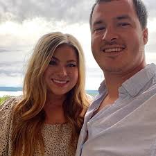 I am wanting a live wedding sketch artist for the guests at my wedding.  Does anybody in this group do this? Not looking for a live wedding artist  for the groom and