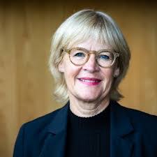 Gayle Barry's Instagram, Twitter & Facebook