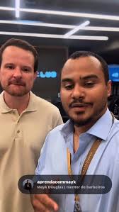 Ele começou com uma cadeira e um sonho. , Hoje, o Seu Elias fatura mais de  R$54 milhões/ano com barbearia e educação. Barbeiro iniciante, escuta isso:  NÃO DESISTA. 💪 #VaiDarCerto #BarbeariaDeSucesso ...