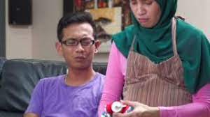 Pak salim bukan keluar malah makin menghampiriku. Suamiku Bukan Tukang Masak Sweet Moment Baba Jangan Melencong Ye Youtube
