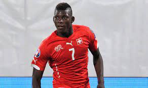 Embolo gets played into the box, he holds it up excellently and sets it for seferovic. Man United Step Up Pursuit Of Swiss Teen Star Breel Embolo Football Sport Express Co Uk