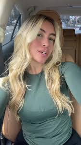 Andrea Lomas's Instagram, Twitter & Facebook