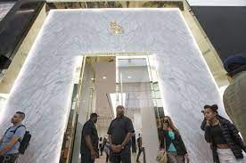 Drake S New Store Drives Droves Of Fans To Yorkdale Mall The Star