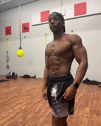 Have fun in all that you do with those you do it with ❤️ Posing with the;  Lil Bro Natural Pro Coach One and only @fowlkesfitness @loscampeonesbc  #bodybuilding #loscampeonesgym #dadbod