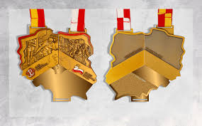 Kilka dni przed rocznicą godziny w wystartowało jedno z najważniejszych wydarzeń. Tak Wyglada Medal Na 29 Bieg Powstania Warszawskiego Zobacz Stoleczne Centrum Sportu Aktywna Warszawa
