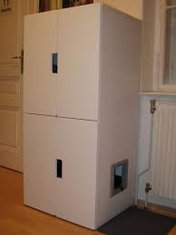 Das katzenklo schrank, von welchem letztendlich hier die rede ist, erscheint als ein strahlend weißer und quadratische würfel mit nach vorn zu öffnender tür, in welcher sich eine nach oben hin spitz zulaufende katzenklappe befindet. Katzenklo Miststation Mein Erster Ikea Hack Katzen Klo Katzenklo Katzenklo Schrank