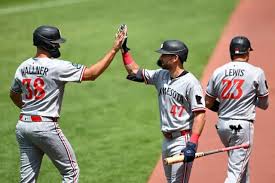 Mellizos evitan la barrida ante Guardianes en emocionante juego 5-4 - Imagen principal del artículo