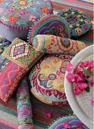 Bohem Stil Minder Ve Yastik Dekorasyon Fikirleri Ve Modelleri Dekor Yasam Bohem Yastiklar Dosemelik Kumaslar Boho Dekoru