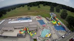 14 piscine interioare aqua president este deschis tot timpul anului funcţionând cu binecunoscuta apă termală din renumita staţiune balneară băile felix. Aquapark Arsenal Prezentare Youtube