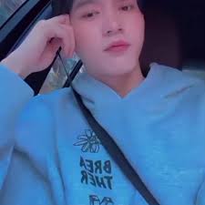 aou being a passenger princess of pond 🤭 and the way aou calling him ...