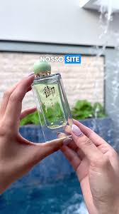 Stella Dustin Dynasty Nara Edp Feminino Eau de Parfum 75 ML $299,90 ou  fracionado 5ml $39,90 As notas de topo são: Notas Verdes e Toranja Rosa. As  notas de coração são: Íris e Rosa Búlgara. As notas ...