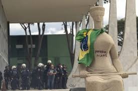 Moraes dá 48 horas para ‘Débora do Batom’ explicar falhas em tornozeleira eletrônica