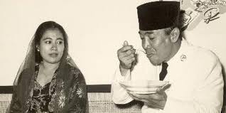 Soekarno lahir di surabaya pada tanggal 6 juni tahun 1901. Biografi Singkat Soekarno Masa Kecil Hingga Perjuangan Kemerdekaan Halaman All Kompas Com