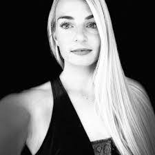 Ashley Barber's Instagram, Twitter & Facebook