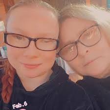 Hi ! is there a mod that can allow more than 8 sims