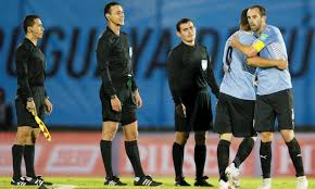 Un flojo partido de los celestes que no convenció. Los Estragos Del Var En Las Eliminatorias Sudamericanas Idioma Futbol