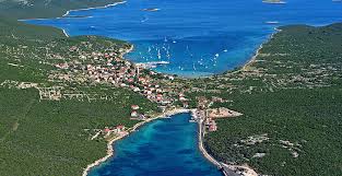 Sakarun is perhaps one of the most famous beaches in the adriatic, famous for the purity of the sea and the wide belt of sand that is over nearly a kilometre long, and only a few hundred meters further into the. Dugi Otok Mapa