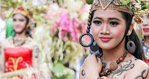 Download mp3 pembuatan tato gratis, ada 20 daftar lagu pembuatan tato yang bisa anda download. Motif Dayak Tato Baju Adat Batik Wanita Kebudayaan Suku Dayak