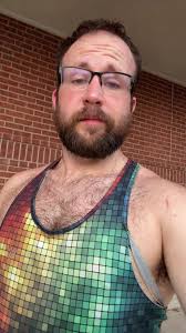 Bug Muscular Gay Guy in Gym Saying Hi